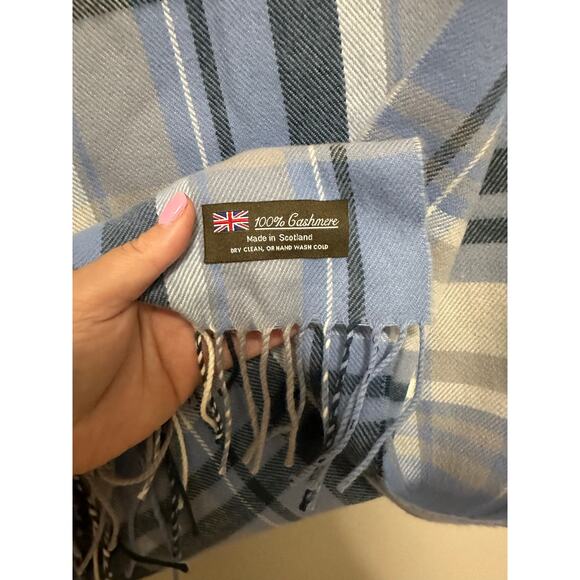 100% cashmere tartan scarf, made in Scotland. - Picture 3 of 3